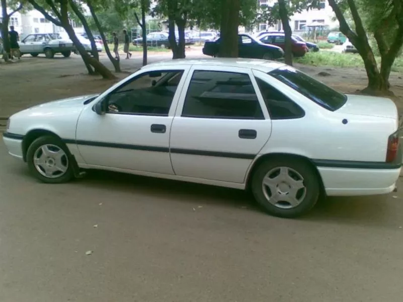 Продам автомобиль Opel Vectra 1993 г.в. 